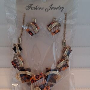 Leopard Print Fashion Jewelry Set with Gold Accents
